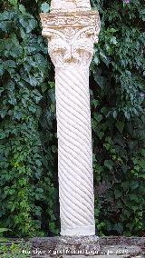 Monumento a la Virgen. Columna