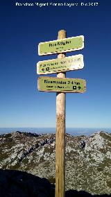 Refugio Miramundos. Cartel de la cumbre del Mgina