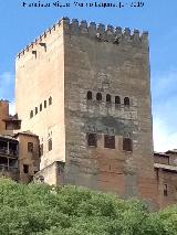 Alhambra. Torre de Comares. Desde el Paseo de los Tristes