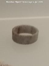 Cueva de las Ventanas. Brazalete piedra caliza pulida 4.500-3.100 a.C. Museo Arqueolgico de Granada