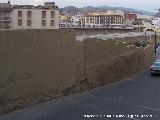 Muralla. Lienzo de muro convertido en una tapia que sube de la Calle Puerta hacia la Puerta de San Antonio