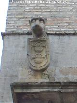 Palacio de los Nios de Don Gome. Escudo de los Guzmn