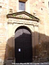 Iglesia de Santa Mara. Portada a los pies del templo