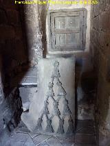 Catedral de Baeza. Torre. Ventana y relieve