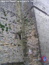 Iglesia del Salvador. Tragaluz en la esquina trasera del campanario