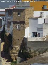Casas apoyadas sobre las rocas. 