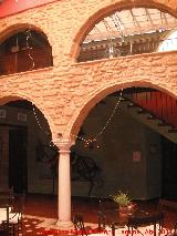 Casona de Caldern. Arcadas del patio central