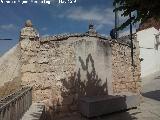 Iglesia de la Asuncin de Bedmar. Muro decorativo junto a la iglesia