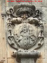 Colegiata de Santiago. Escudo