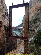 Desfiladero de los Gaitanes. Restos de la antigua conduccin elctrica