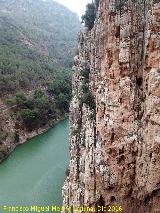 Desfiladero de los Gaitanes. Estratos verticales