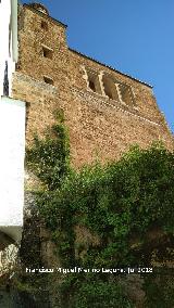 Iglesia de Santa Mara. Con el acueducto delante