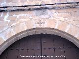 Iglesia Ntra Sra de la Fuensanta. Cruz de Calatrava en la Clave del Arco