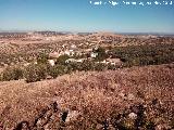 Torre de Mara Martn. Vistas de la aldea desde la torre y al fondo la Atalaya de Mengbar