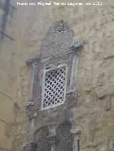 Mezquita Catedral. Puerta del Sagrario. Ventana con celosa