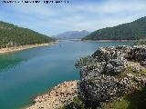 Pantano del Tranco. Con el varco navegando por l