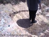 Castillo de los Duques de Alburquerque. Base circular opuesta al torren trasero y excavada en la roca