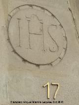 Casa de la Calle Parras n 17. Tondo izquierdo con las siglas de Jesucristo