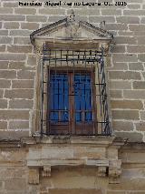 Palacio de Angus Medinilla. Ventana monumental