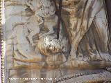 Catedral de Jan. Fachada. Cabeza en la punta de la espada en el bajorelieve de Santa Catalina