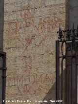 Catedral de Jan. Fachada. Vtores a la izquierda de la fachada