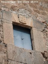 Castillo de La Guardia. Torre del Homenaje. Ventana con escudo