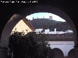 Iglesia de la Magdalena. Vista del Castillo desde el patio