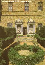 Palacio del Marqus de Santa Cruz. Estatuas