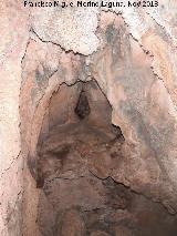 Santuario prehistrico de la Cueva de Golliat. Hornacina con forma de punta de flecha