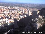 Muralla de Jan. Torren Norte XX. Se pude observar la equidistancia de los torreones.