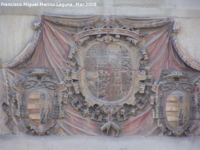 Obispado - Obispado. En la fachada desde 1560 los blasones del obispo Diego Tavera a los lados del escudo real