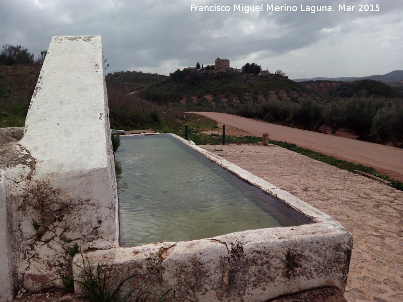 Pilar de la Mua - Pilar de la Mua. Al fondo el Castillo de la Mua