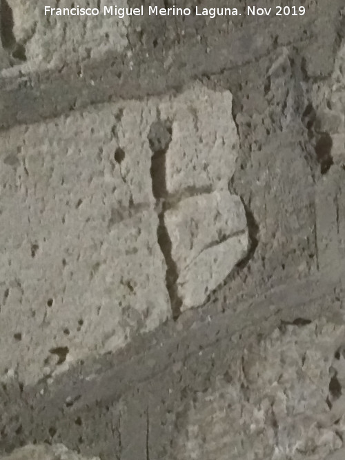 Iglesia de San Andrs - Iglesia de San Andrs. Cruz tallada en la fachada trasera