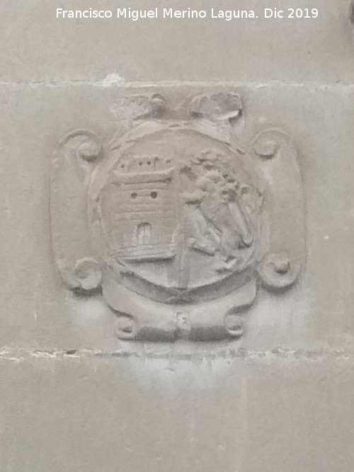Casa de la Calle Gracia n 45 - Casa de la Calle Gracia n 45. Escudo derecho