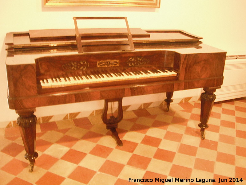 Piano - Piano. Museo de Artes y Costumbres Populares de Jan