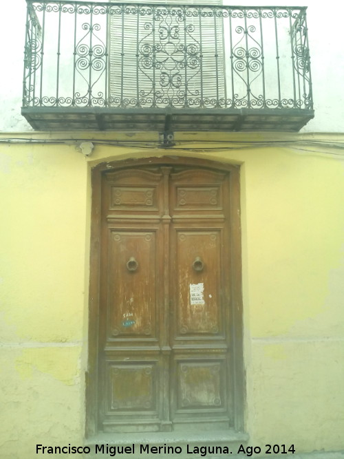 Casa de la Calle Puerta de Martos n 18 - Casa de la Calle Puerta de Martos n 18. Balcn y puerta de madera