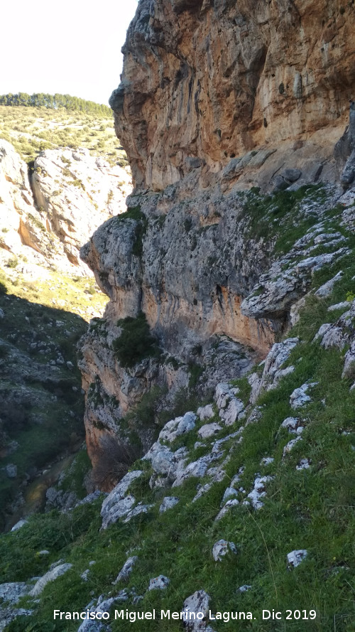La Cerradura - La Cerradura. Paredes rocosas de Los Caones