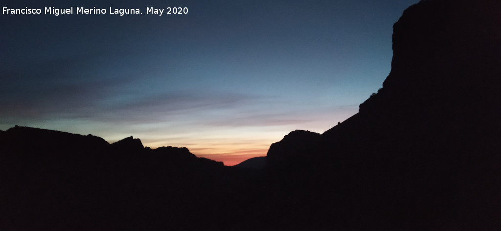 Camino de la Canalizaci�n de Los Villares - Camino de la Canalizaci�n de Los Villares. Amaneciendo