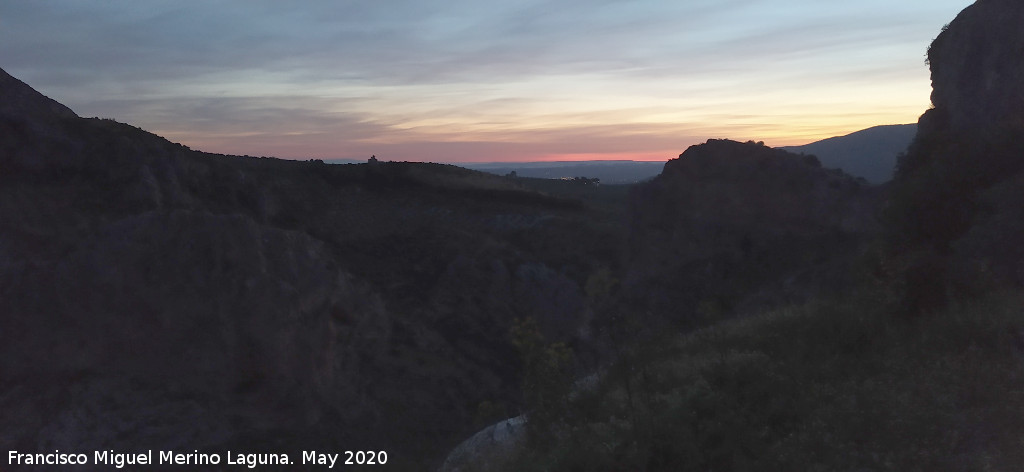 Camino de la Canalizaci�n de Los Villares - Camino de la Canalizaci�n de Los Villares. Amaneciendo