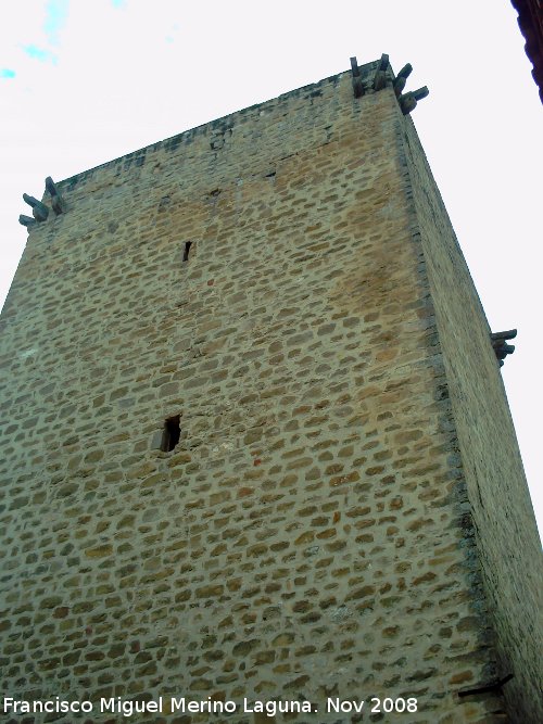 Castillo de Mengbar - Castillo de Mengbar. Matacanes esquineros