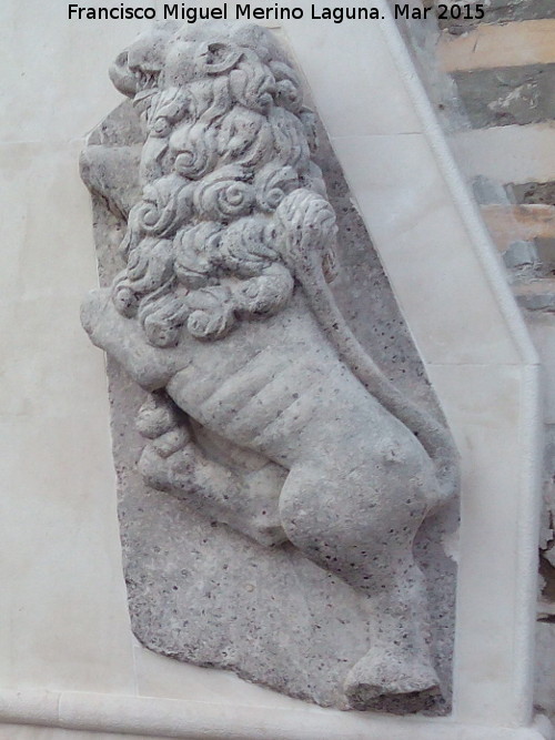 Fuente de los Leones de la Obra Pa - Fuente de los Leones de la Obra Pa. Len derecho