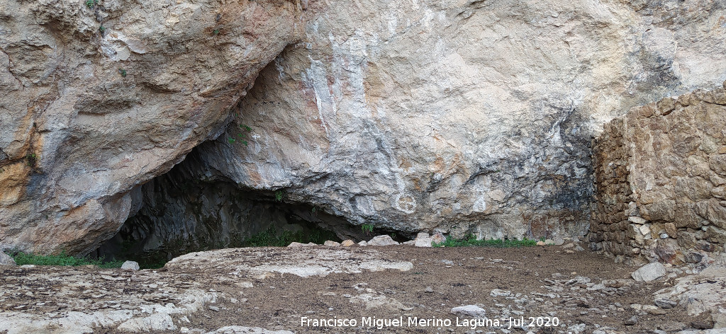 Eremitorio de la Magdalena - Eremitorio de la Magdalena. Pinturas murales junto a la cueva