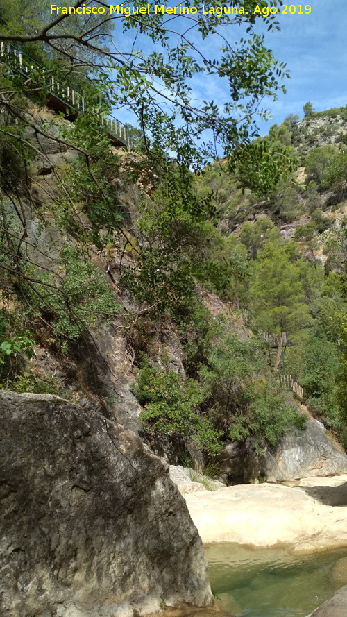 Sendero Ro Caamares - Sendero Ro Caamares. Pasarelas desde el ro