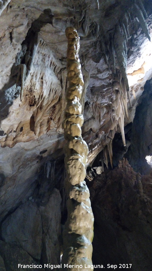 Cueva de los Murcilagos - Cueva de los Murcilagos. Estalacmita esprrago