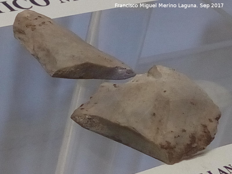 Cueva de los Murcilagos - Cueva de los Murcilagos. Punta de lanza. Paleoltico Medio. Museo Histrico de Zuheros