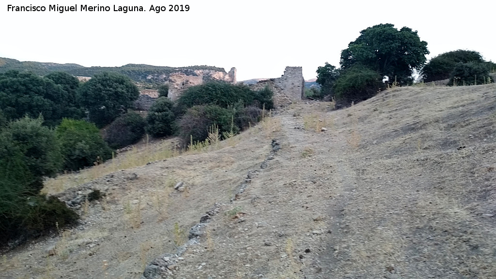 Cortijo de las Pilas - Cortijo de las Pilas. El cortijo al fondo y su antiguo camino