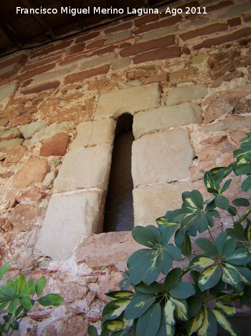 Iglesia de Santa Mara del Collado - Iglesia de Santa Mara del Collado. Ventanuco trasera