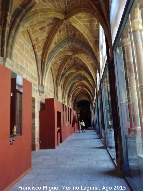 Catedral de vila. Claustro - Catedral de vila. Claustro. Galera