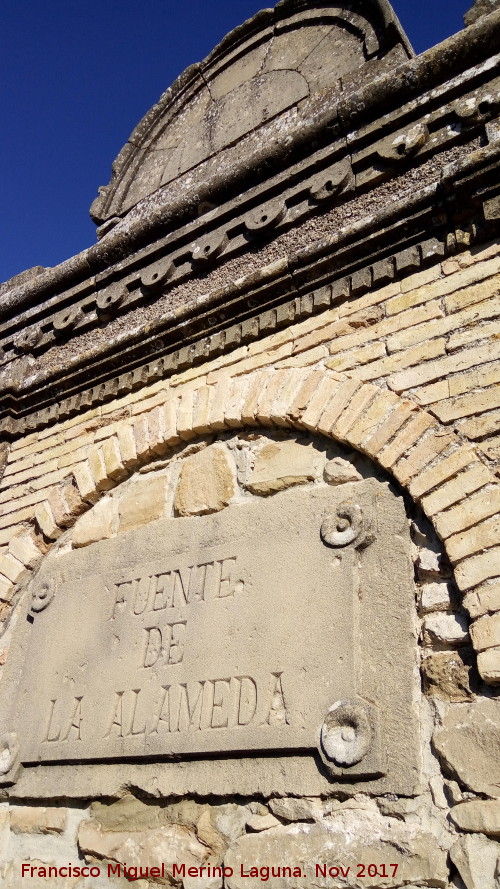 Fuente de la Alameda - Fuente de la Alameda. Cartela con el nombre