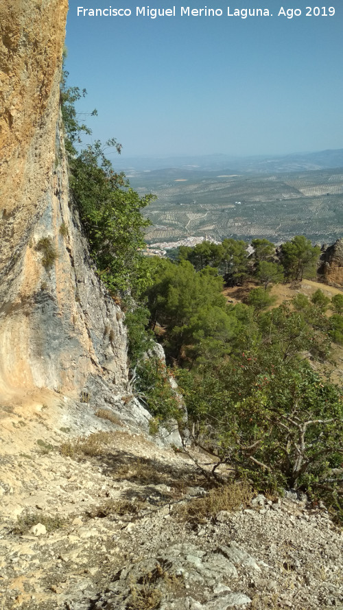 Cerro de Vitar - Cerro de Vitar. Vistas hacia Quesada desde sus paredes de piedra